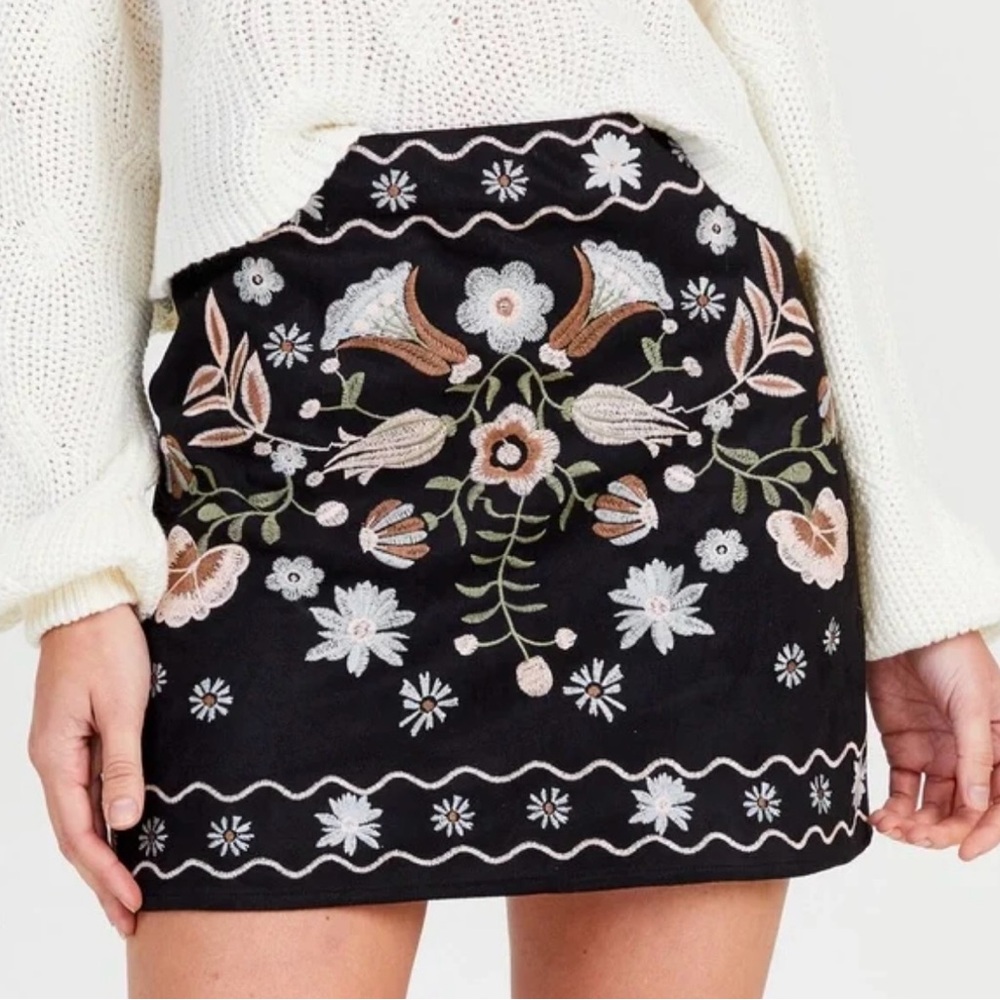 ARULA Black Mini Skirt with Floral Embroidery